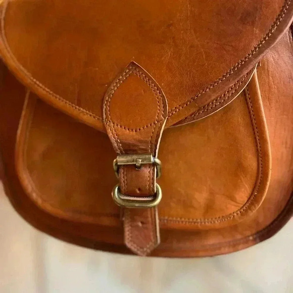 Vintage-Inspired Handmade Leather Saddle Bag Purse Tan Crossbody Satchel - Picture 5 of 16